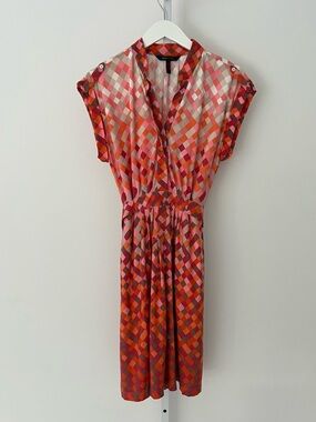 BCBG ORANGE MULTI PRINT BELTED DRESS SIZE MEDIUM